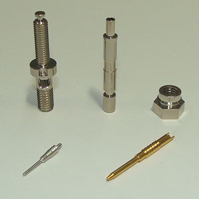 Piezas metálicas de diferentes formas