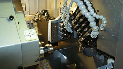 Máquina herramienta en funcionamiento