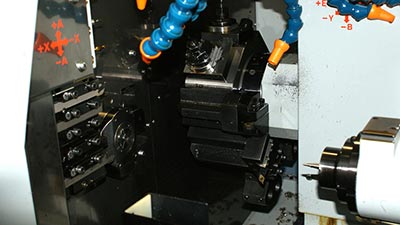 Máquina herramienta en funcionamiento